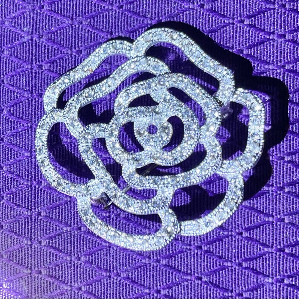 Elegant Silver rhinestone Floral Brooch